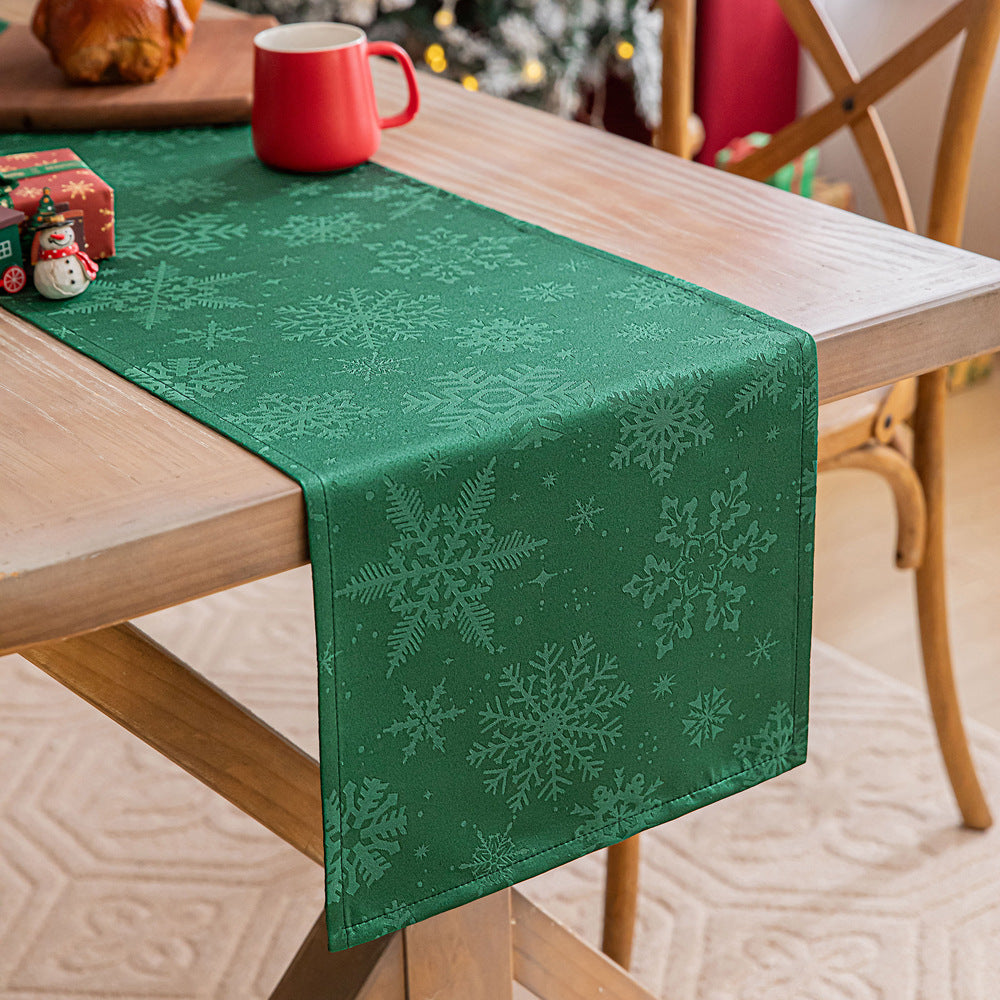 Green snowflake jacquard table runner
